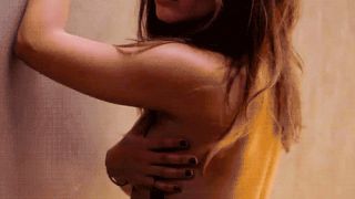 Mila Kunis в интимной обстановке